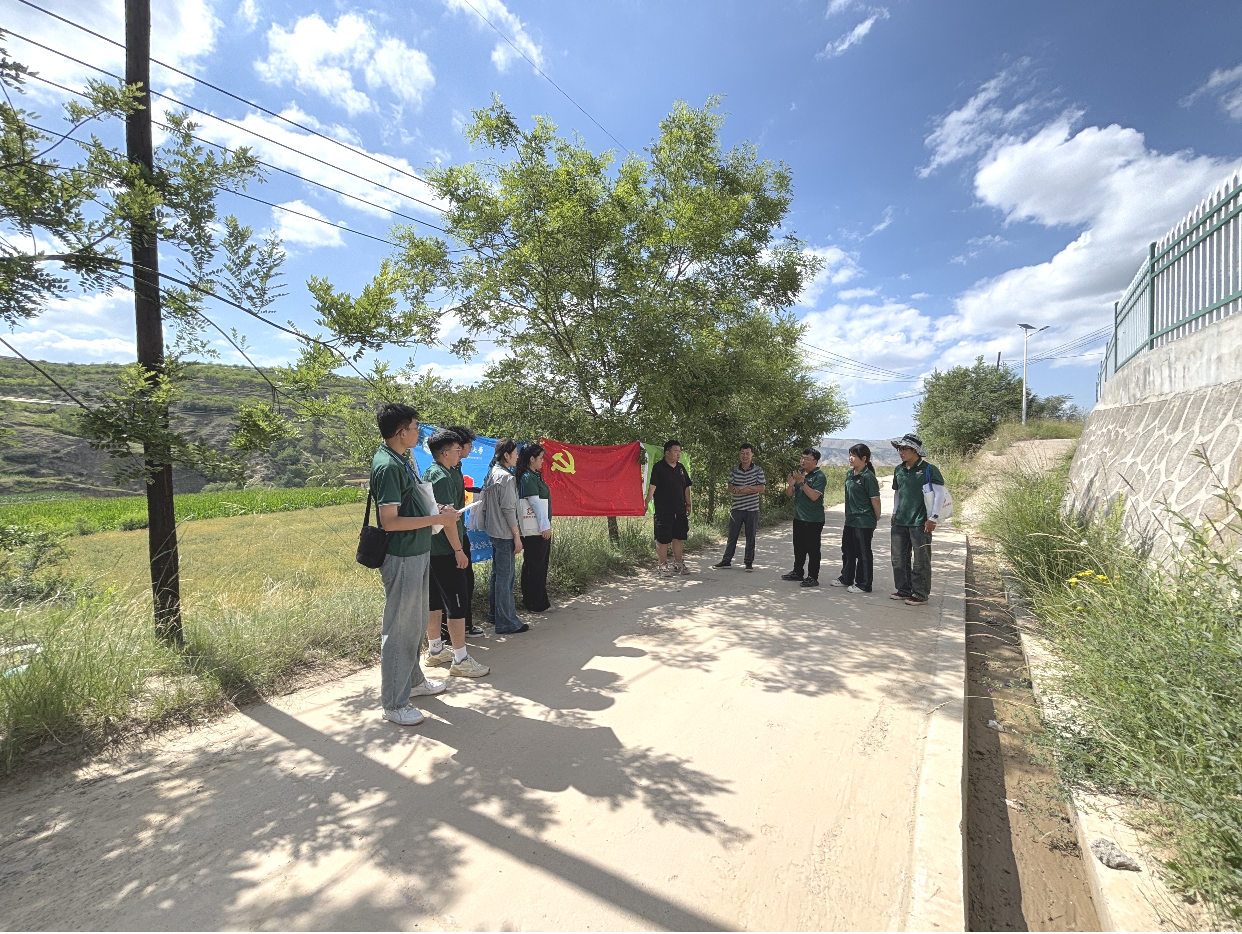 1实践团与大庄乡联合开展“村头讲堂”打造党建品牌活动