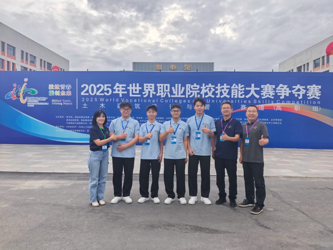 QyHK_1756527380077023431