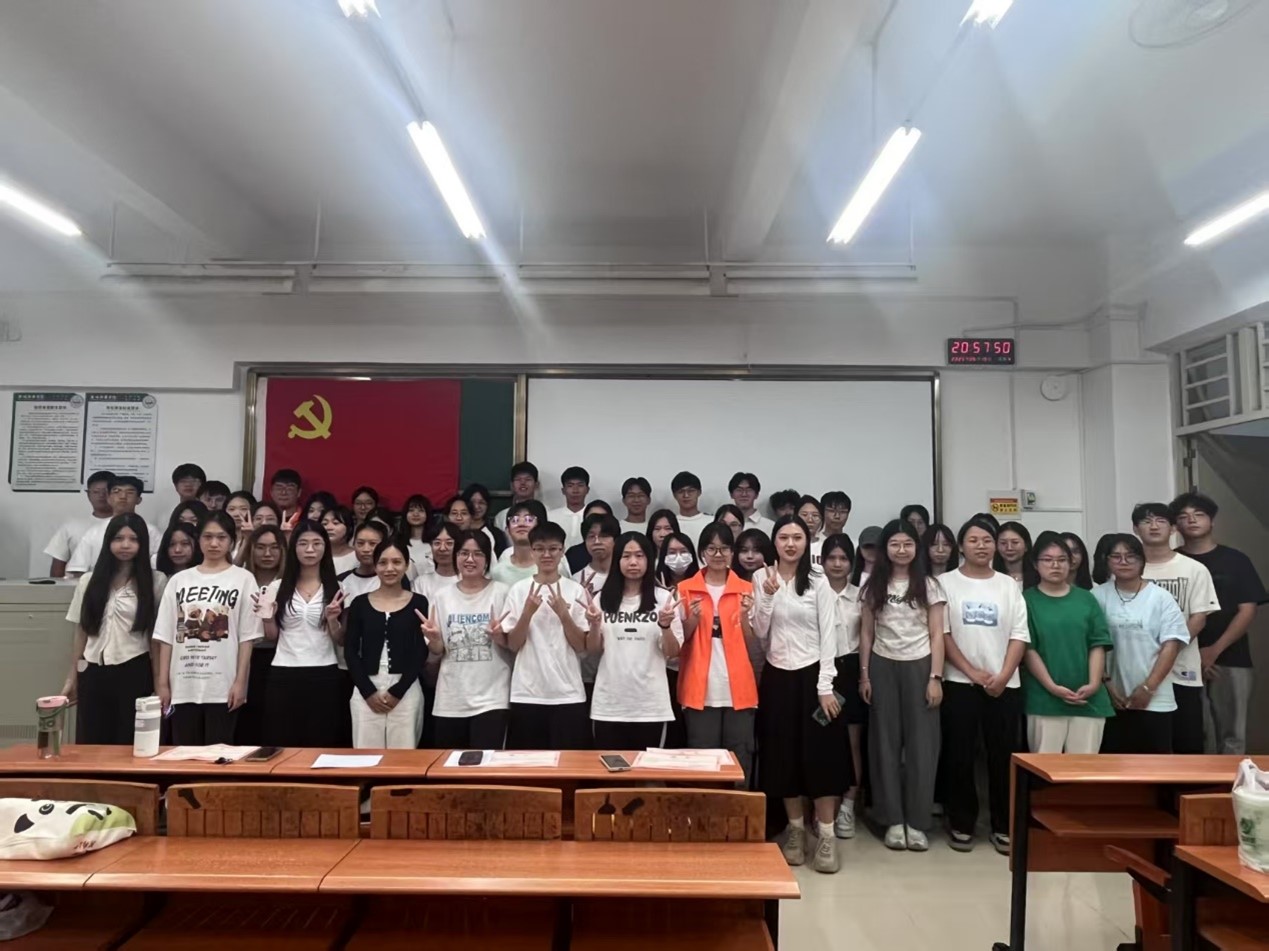 图8:全体参会人员合影留念 图8:全体参会人员合影留念