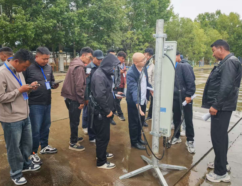 教师党员室外安装示范