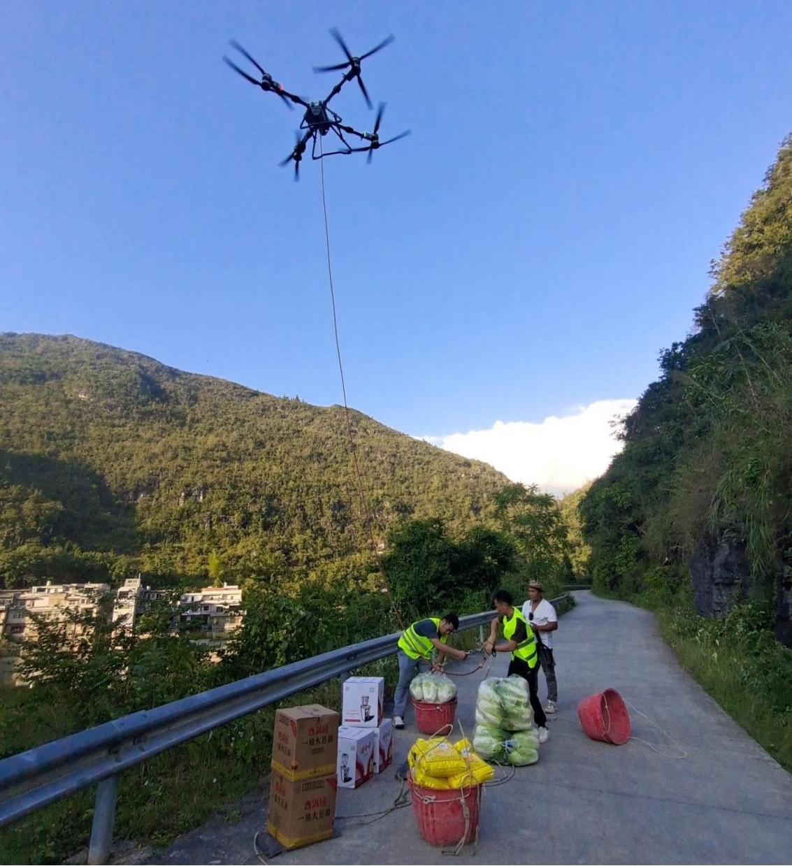 5.吊运无人机通过空运方式运送救援物资