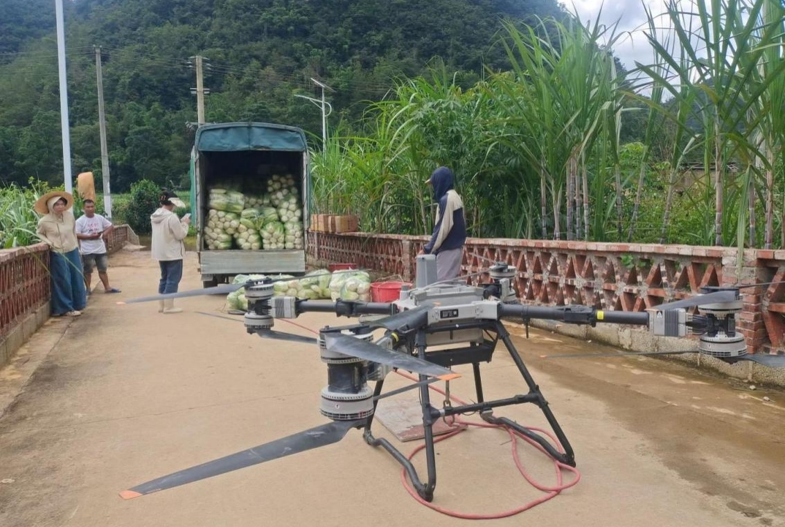 4.吊运无人机通过空运方式运送救援物资