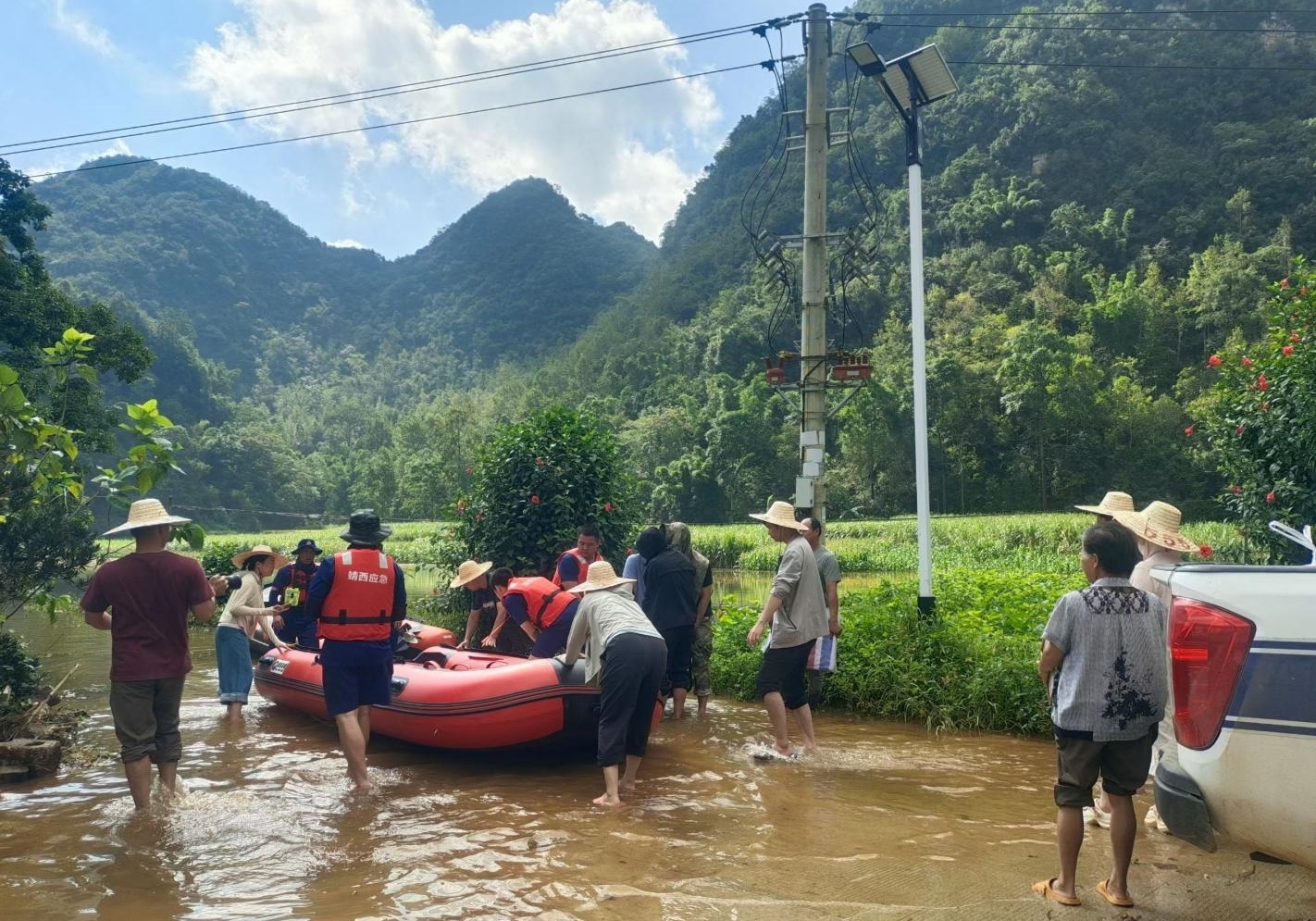6.水运方式运送救援物资与过往人员