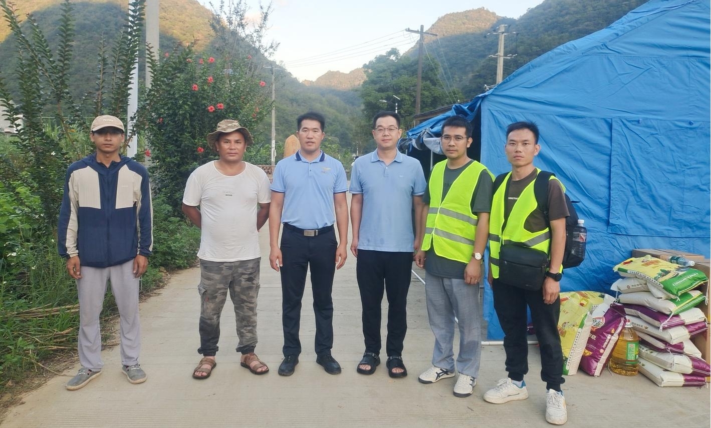 7.参与此次行动的部分成员合影