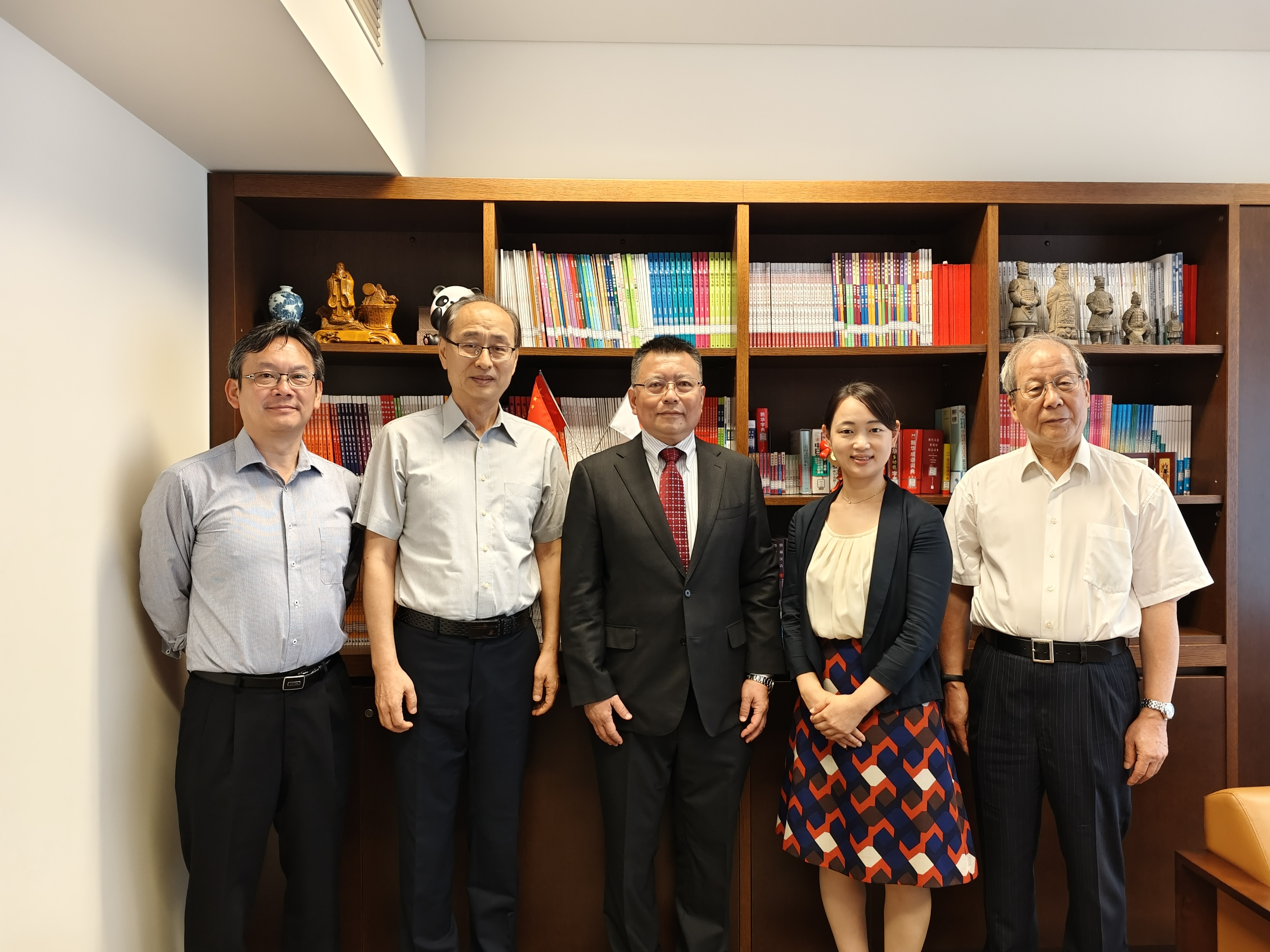 与山梨学院大学学长青山贵子合影 与山梨学院大学学长青山贵子合影