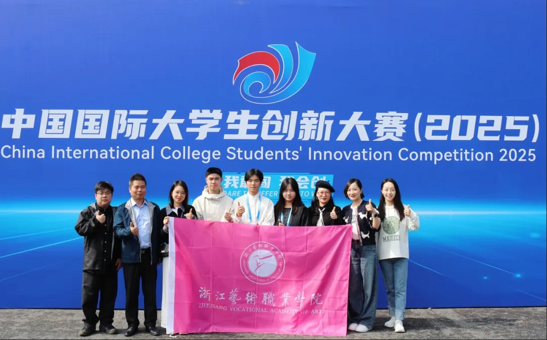 参加国赛决赛合影