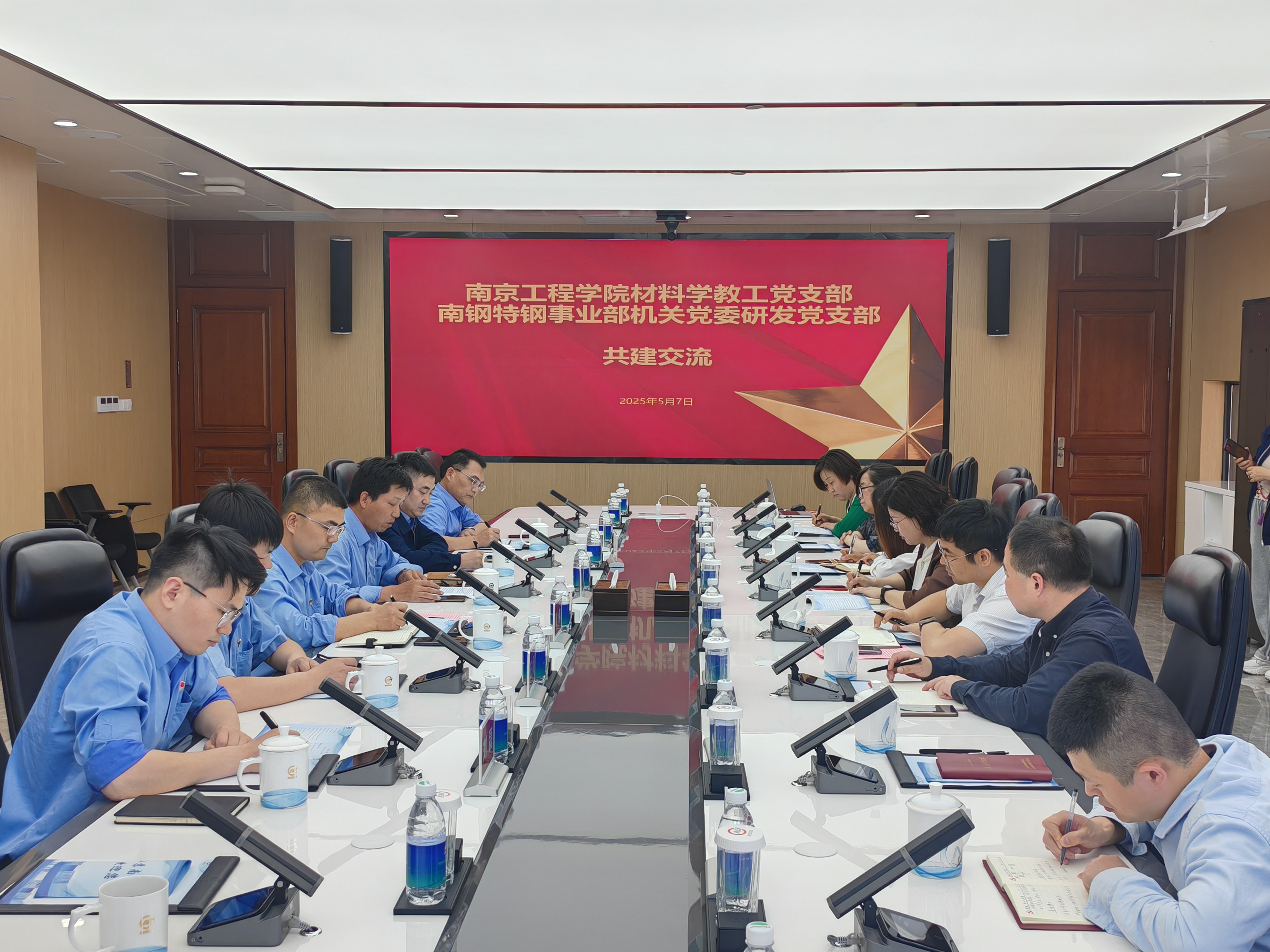 198cd3125335dc68a4ab233e2696f80 198cd3125335dc68a4ab233e2696f80