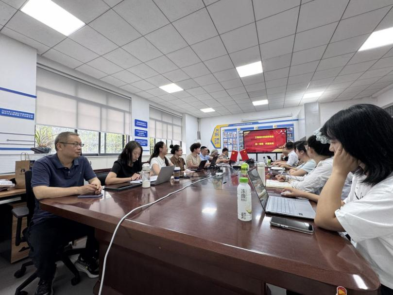 图1 教研例会现场1