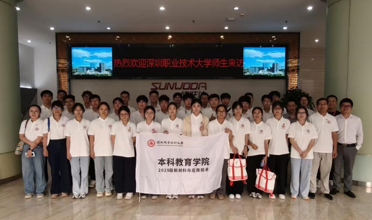 参与活动的人员合影 参与活动的人员合影