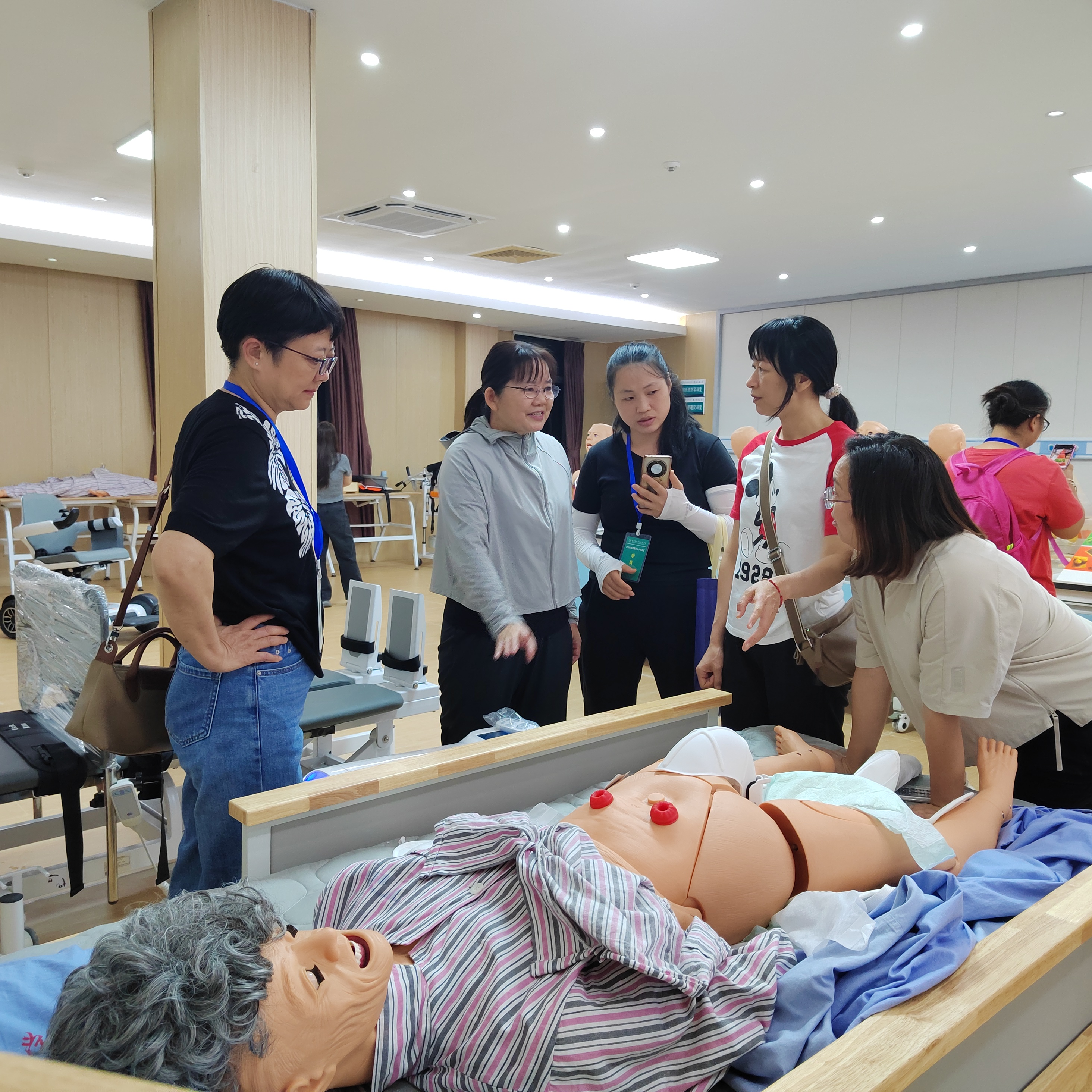 学员们以高度的职业热忱投入学习