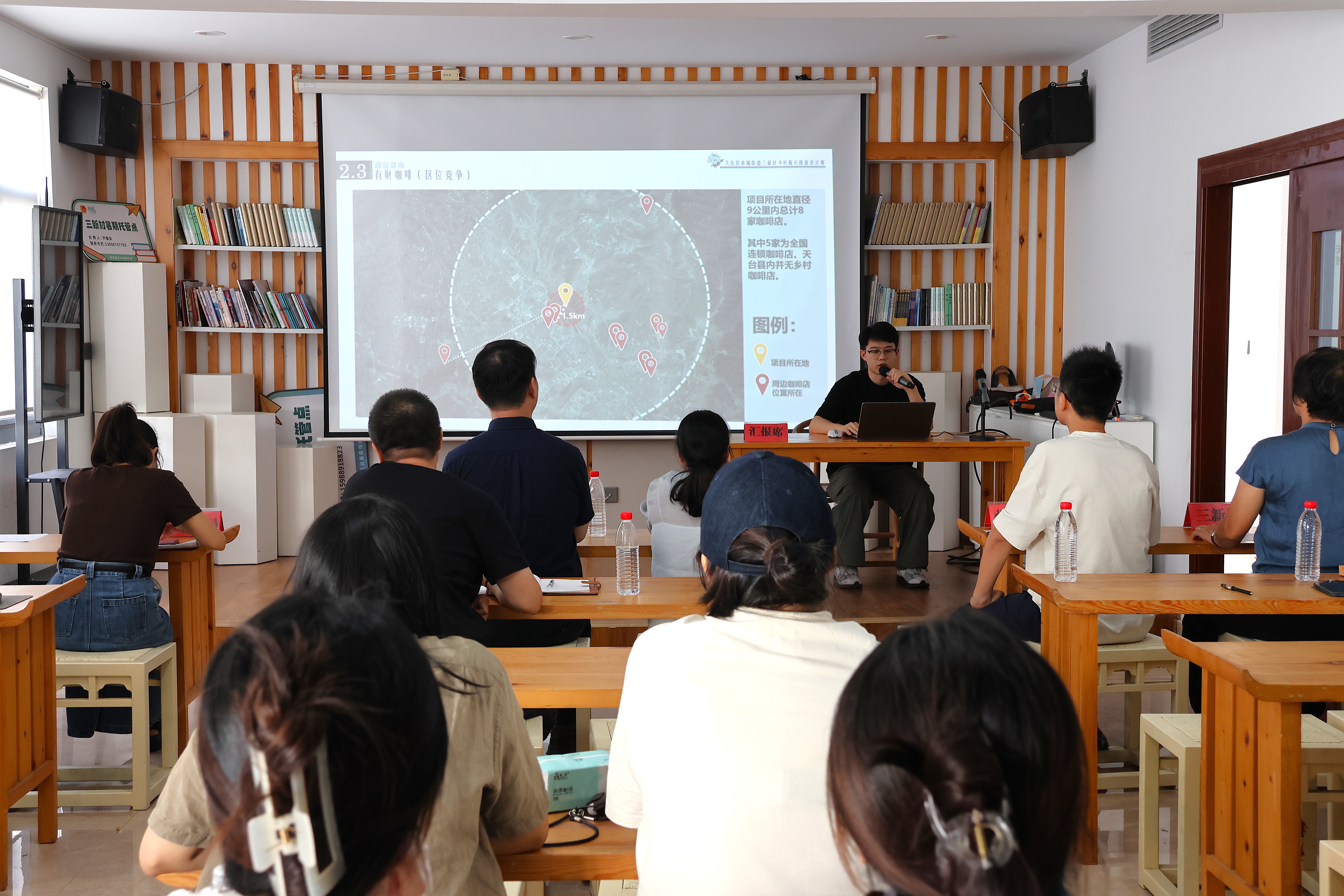 1评审会现场  摄影：王缬铮