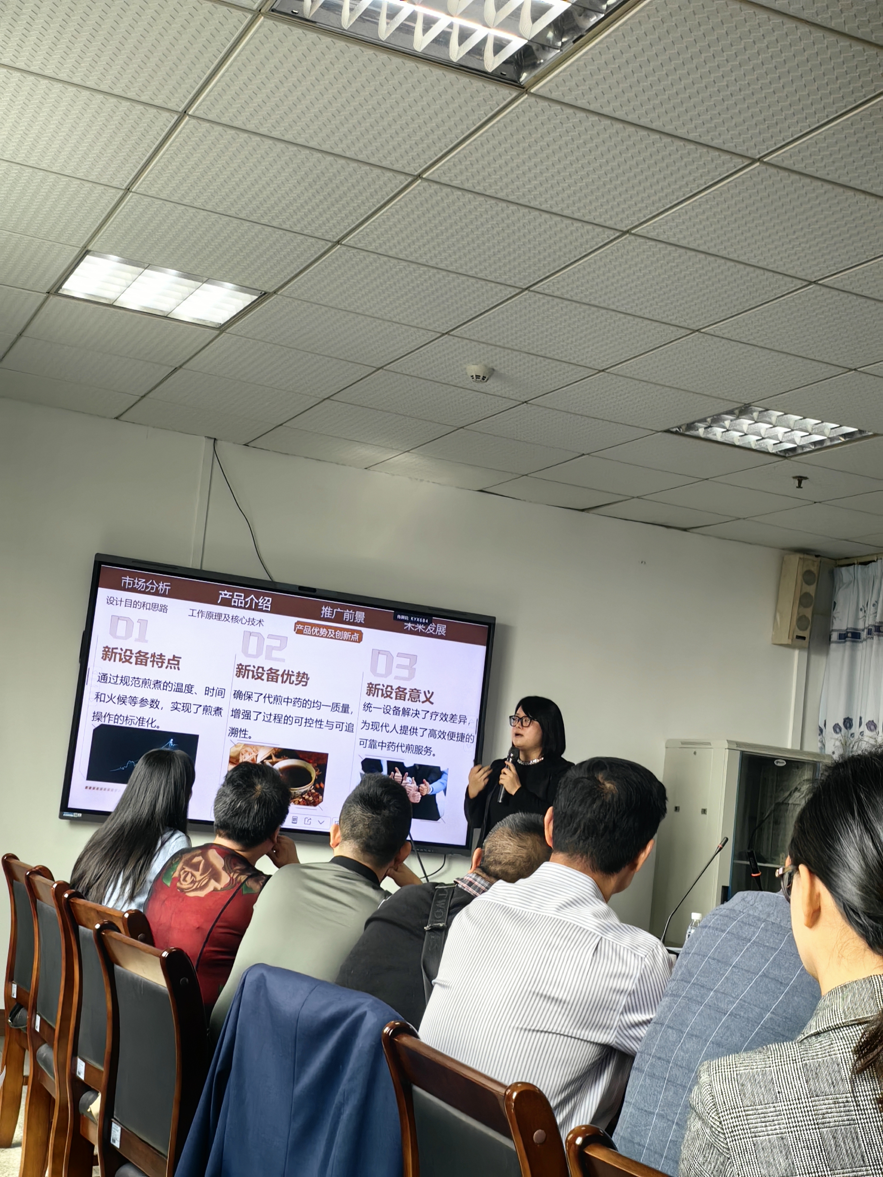 党员教师设计的中药挥发油提取装置，优化中药煎煮过程中的药效保持问题，迭代更新市场现有设备技术。