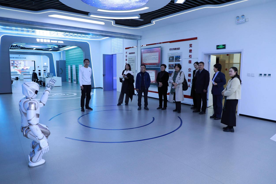 智慧养老实训室参观