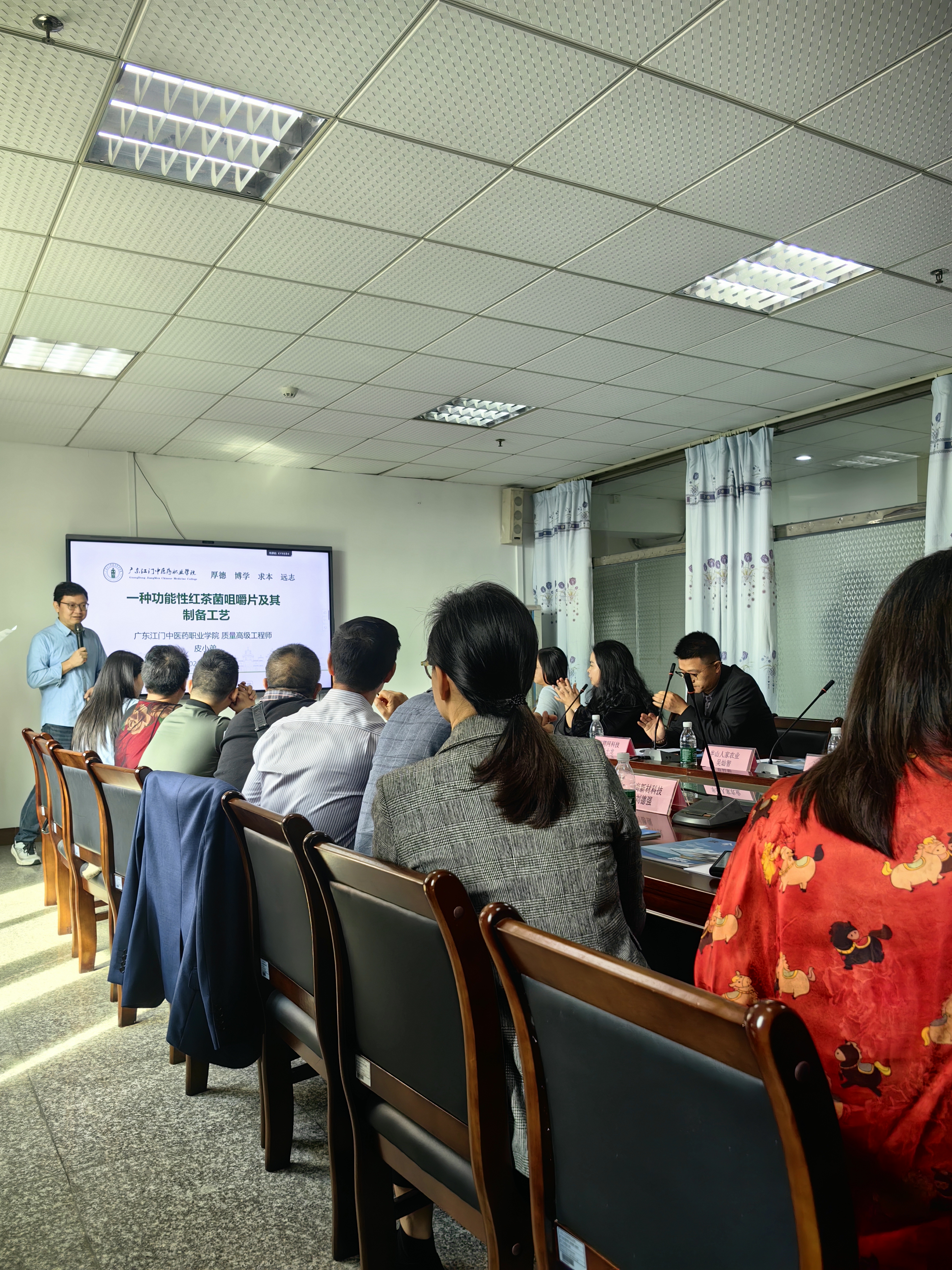 红茶菌咀嚼片研究项目开发的保健功能食品进一步丰富了保健品产品市场。