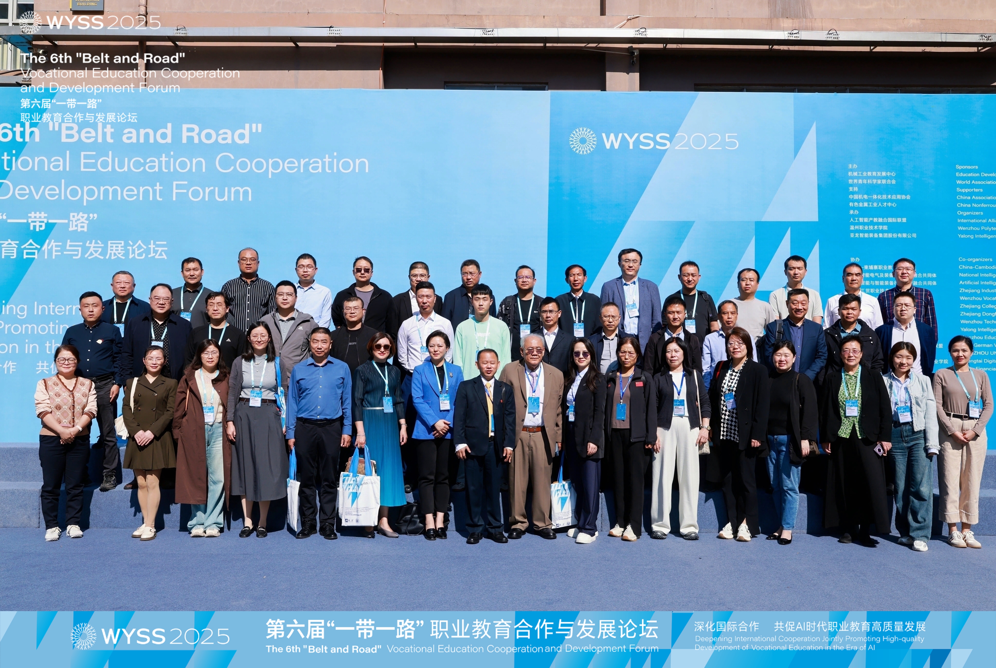 亚龙参观合影 亚龙参观合影