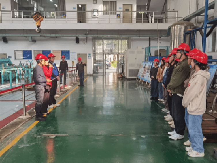 屏幕截图 2025-10-28 192921 屏幕截图 2025-10-28 192921