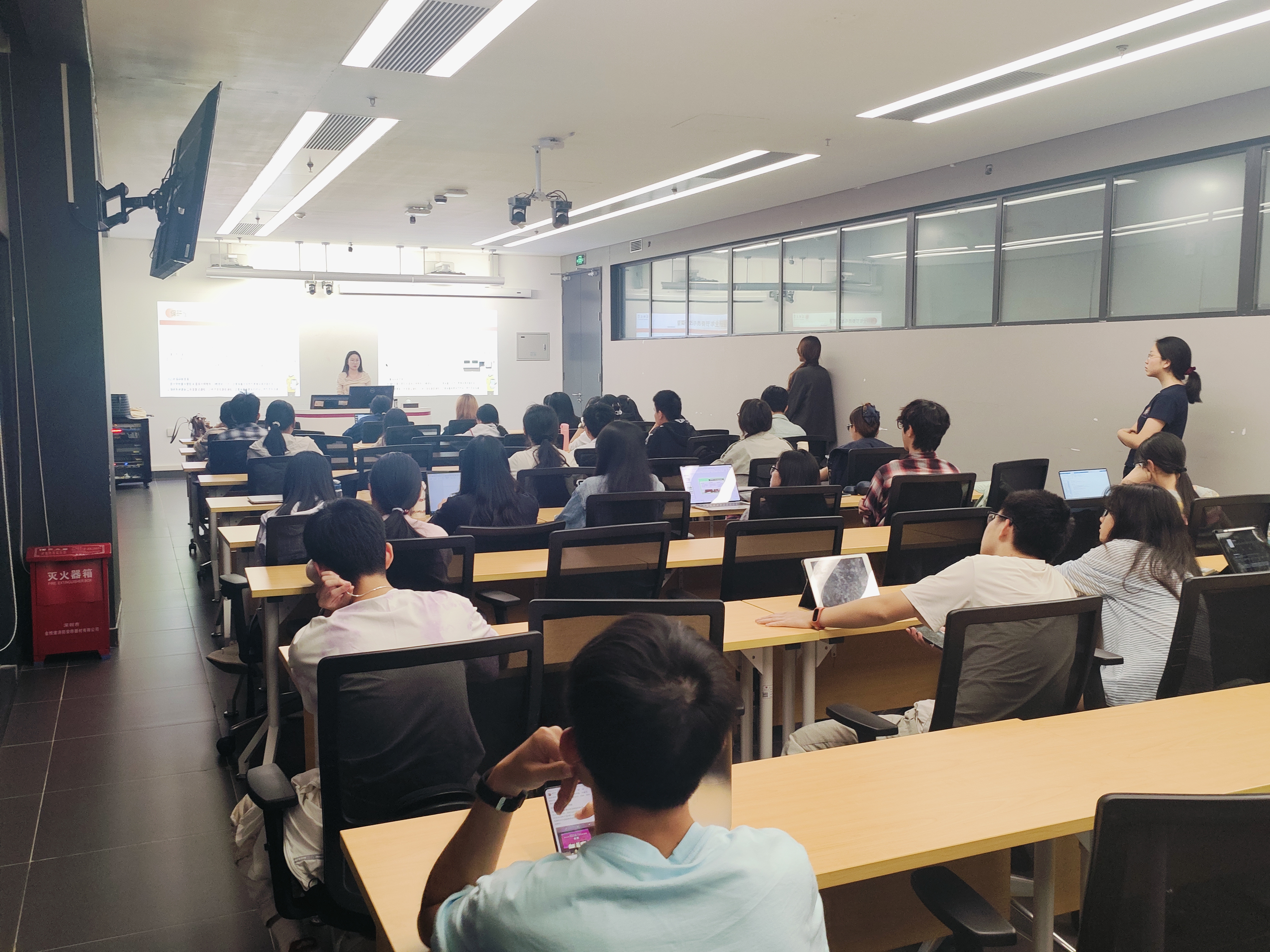 摆渡人保研主题全景照1