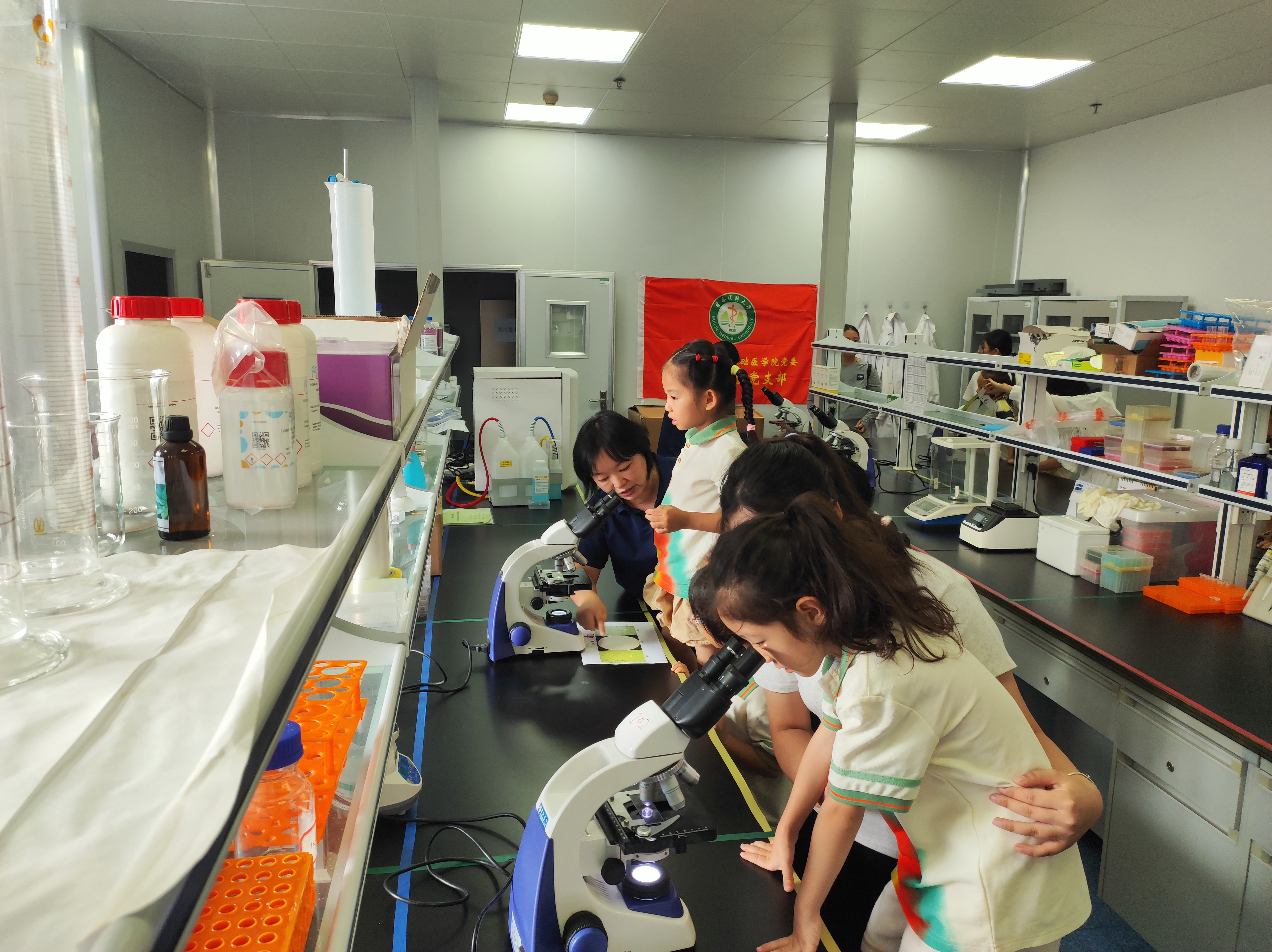 E1215BA7591C0297E41B5FE6F5EBF930