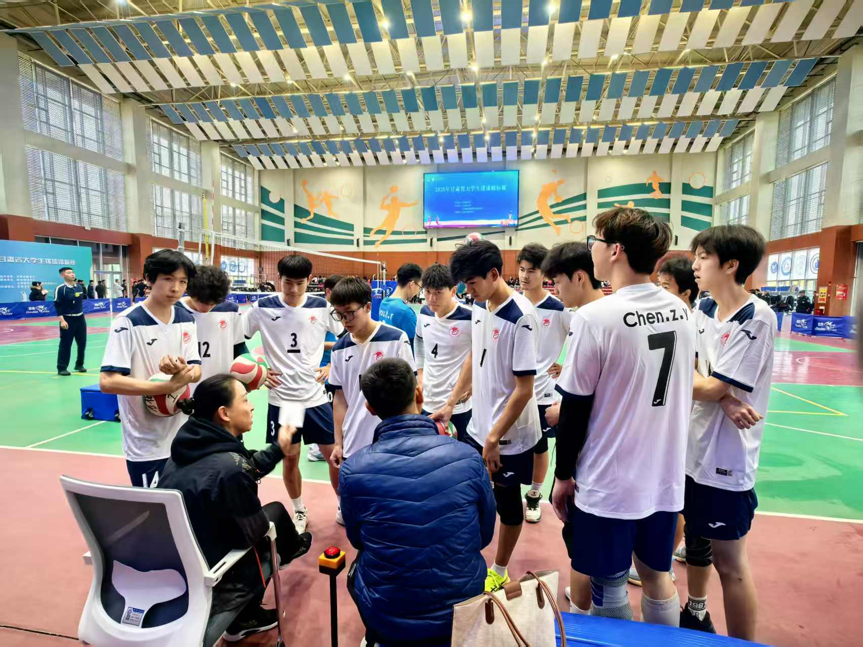 图2 比赛教练员指导现场