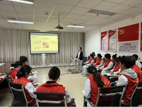 刘婕结合临床案例开展生命教育