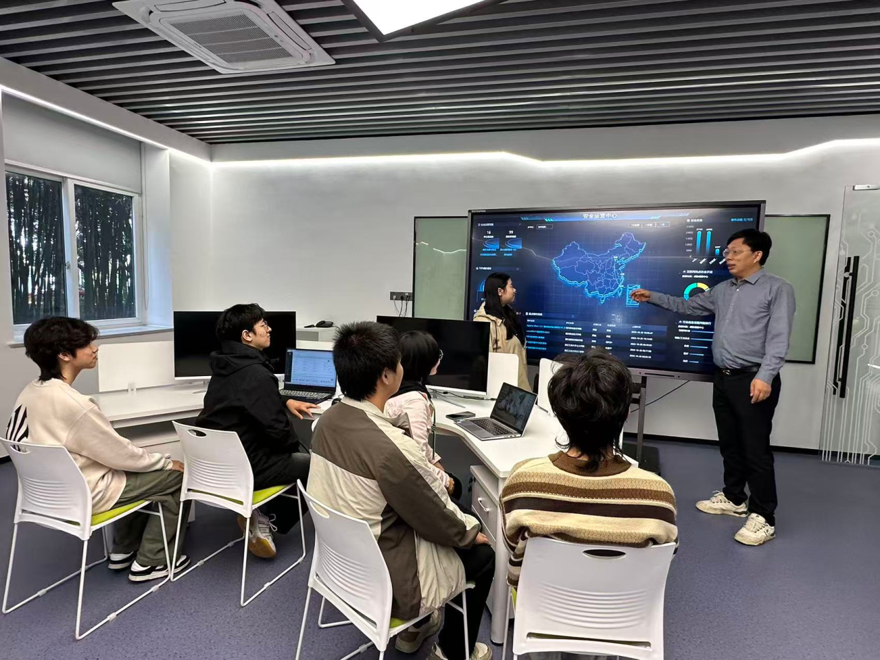 微信图片_2025-11-10_214530_017