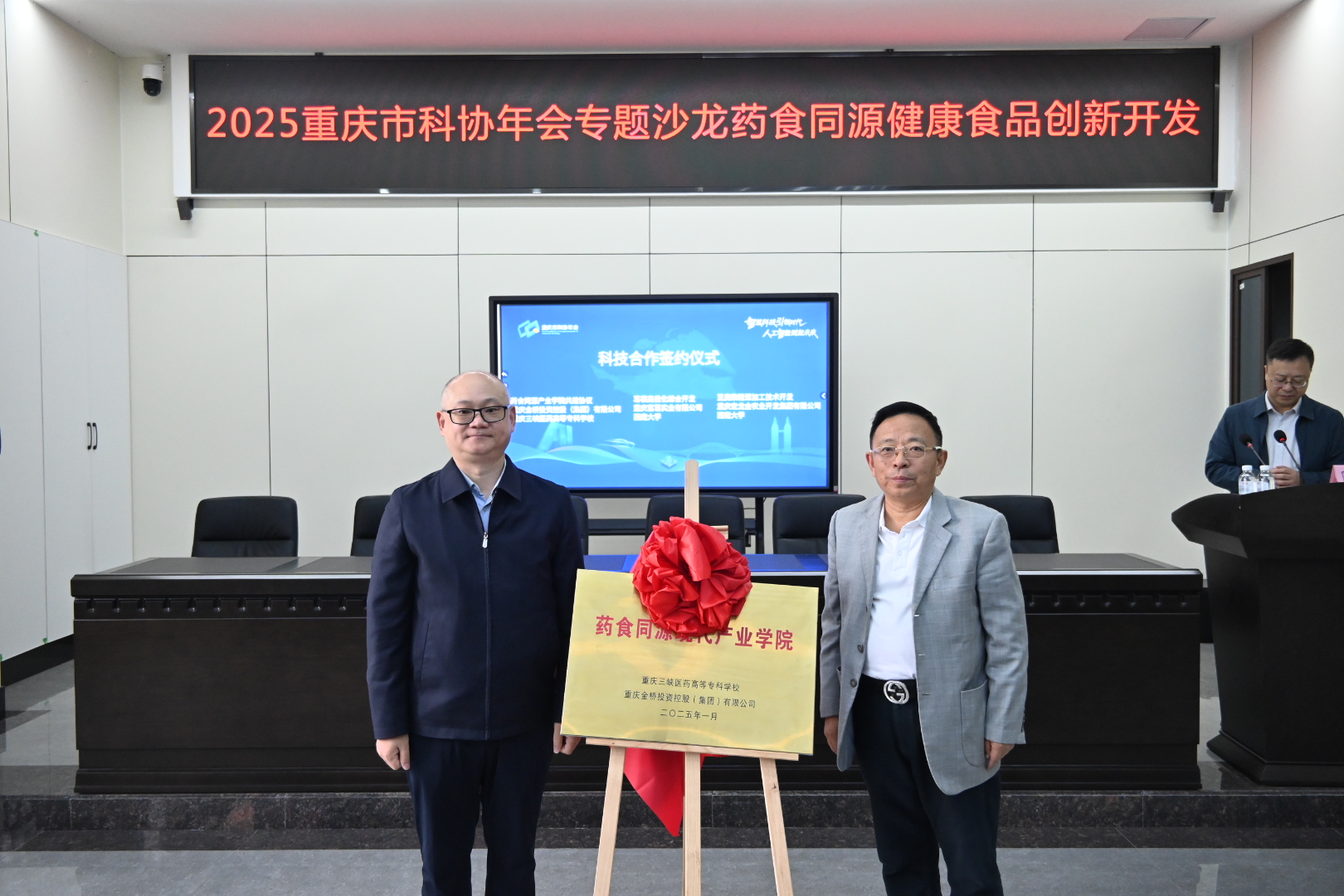 125CDA695B1D3CDF43E3D55BF60D3B44