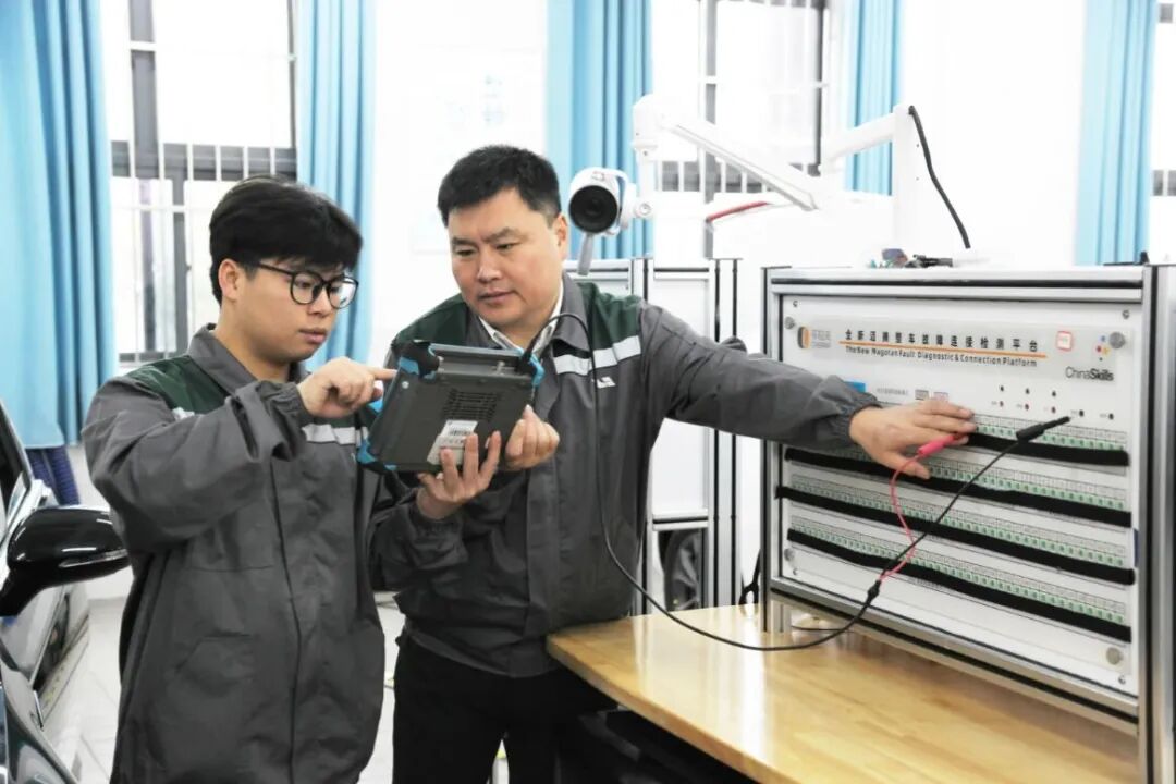 刘学军老师长期从事智能新能源汽车、车路协同无人驾驶