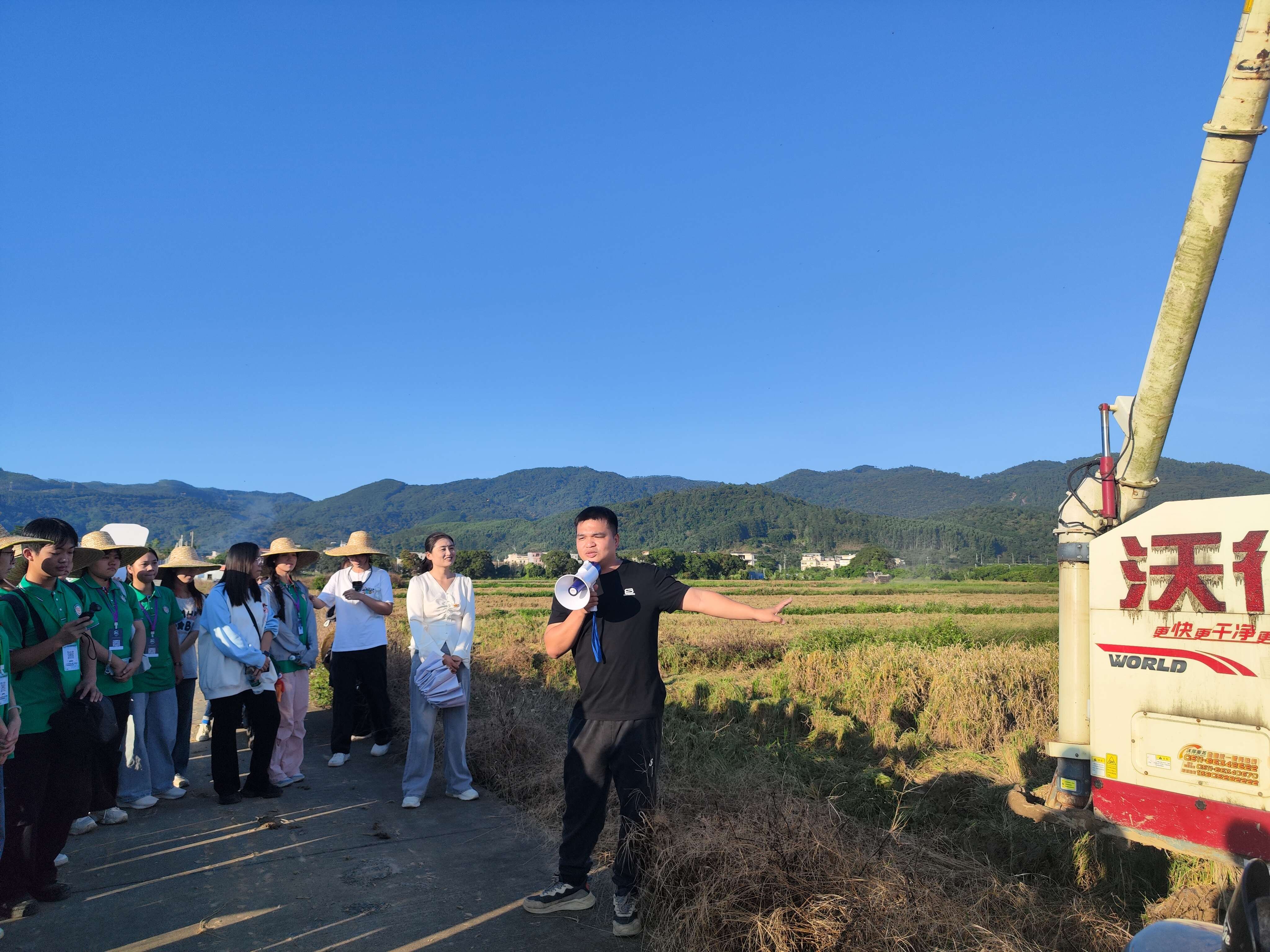 企业课堂：增城农投集团技术员讲解现代收割技术