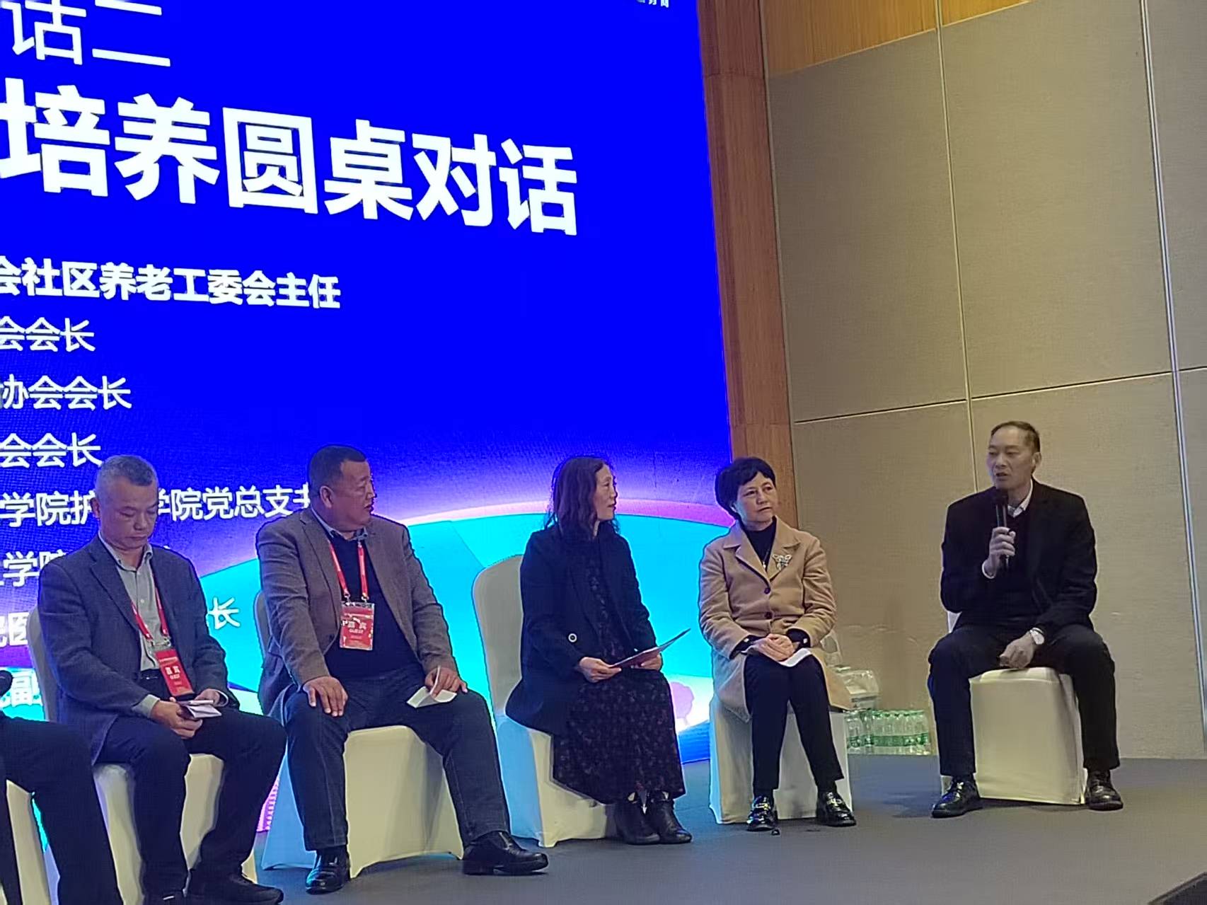 F5221327FBC2C1C73908765723B_B0DF37A7_320D8