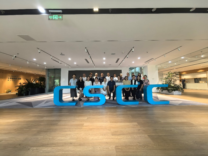 图6 双方合影留念