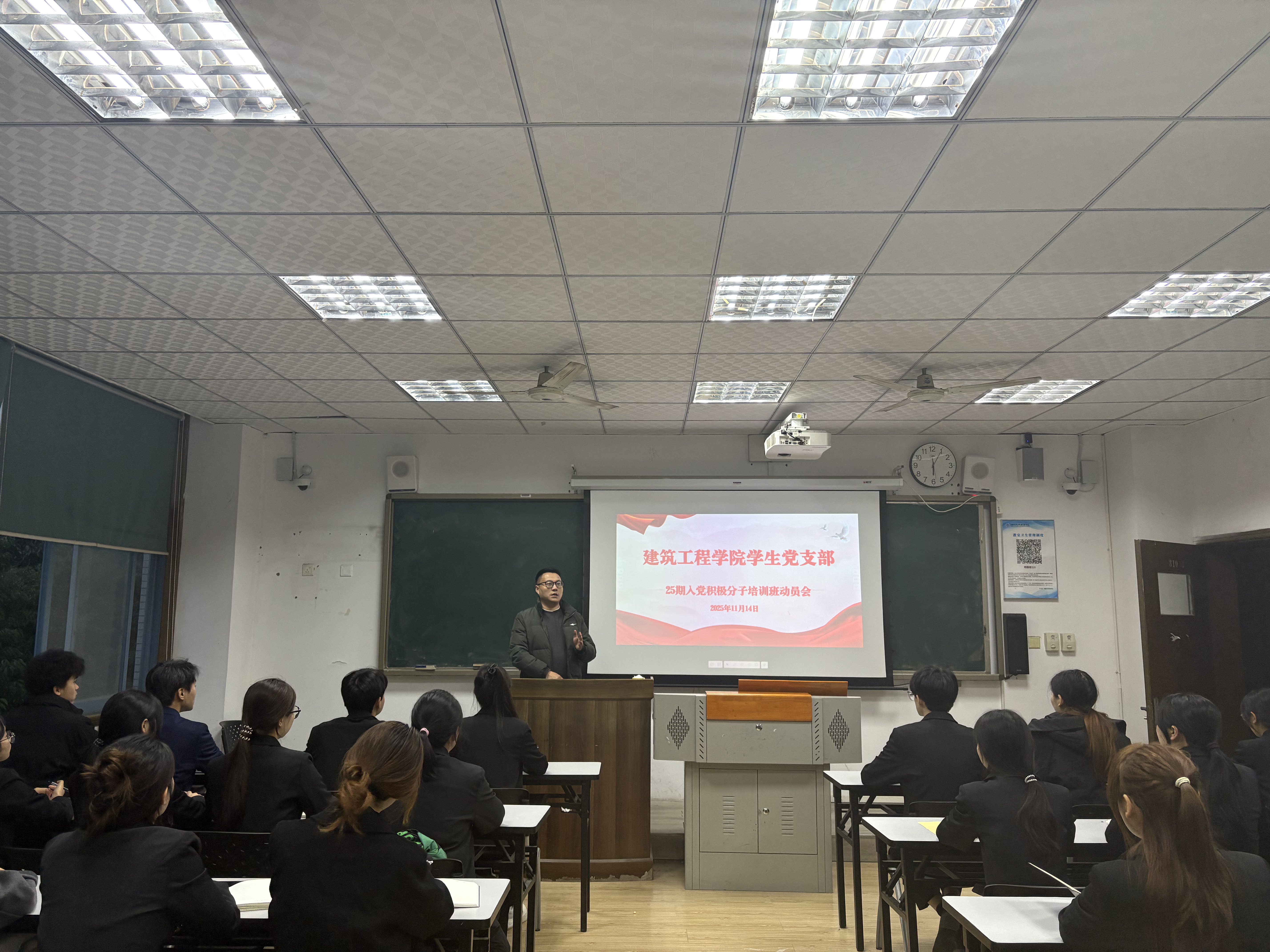 B337D884B5A5B6B0BE7849A110E3074E