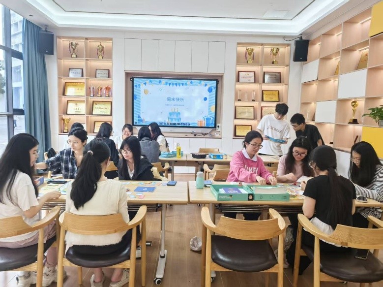 图2 项目开展财商桌游活动