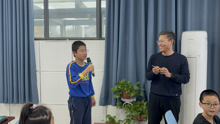 刘书记华水小学2