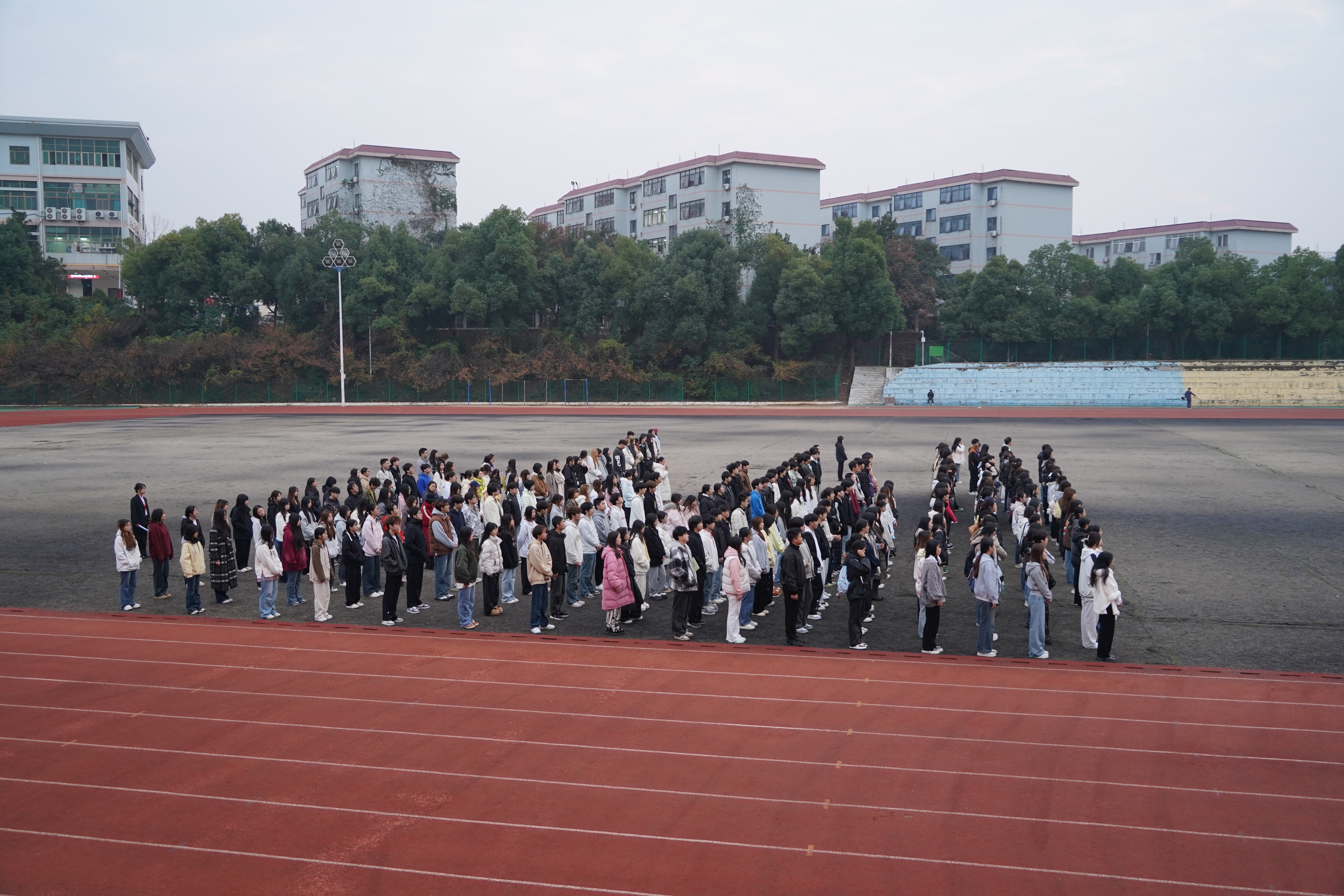 升旗仪式全员 升旗仪式全员