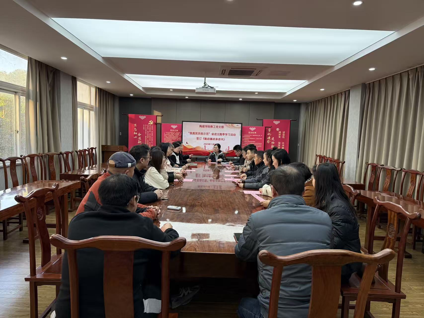 98eeece2cc313d63e7ae4c753352be75