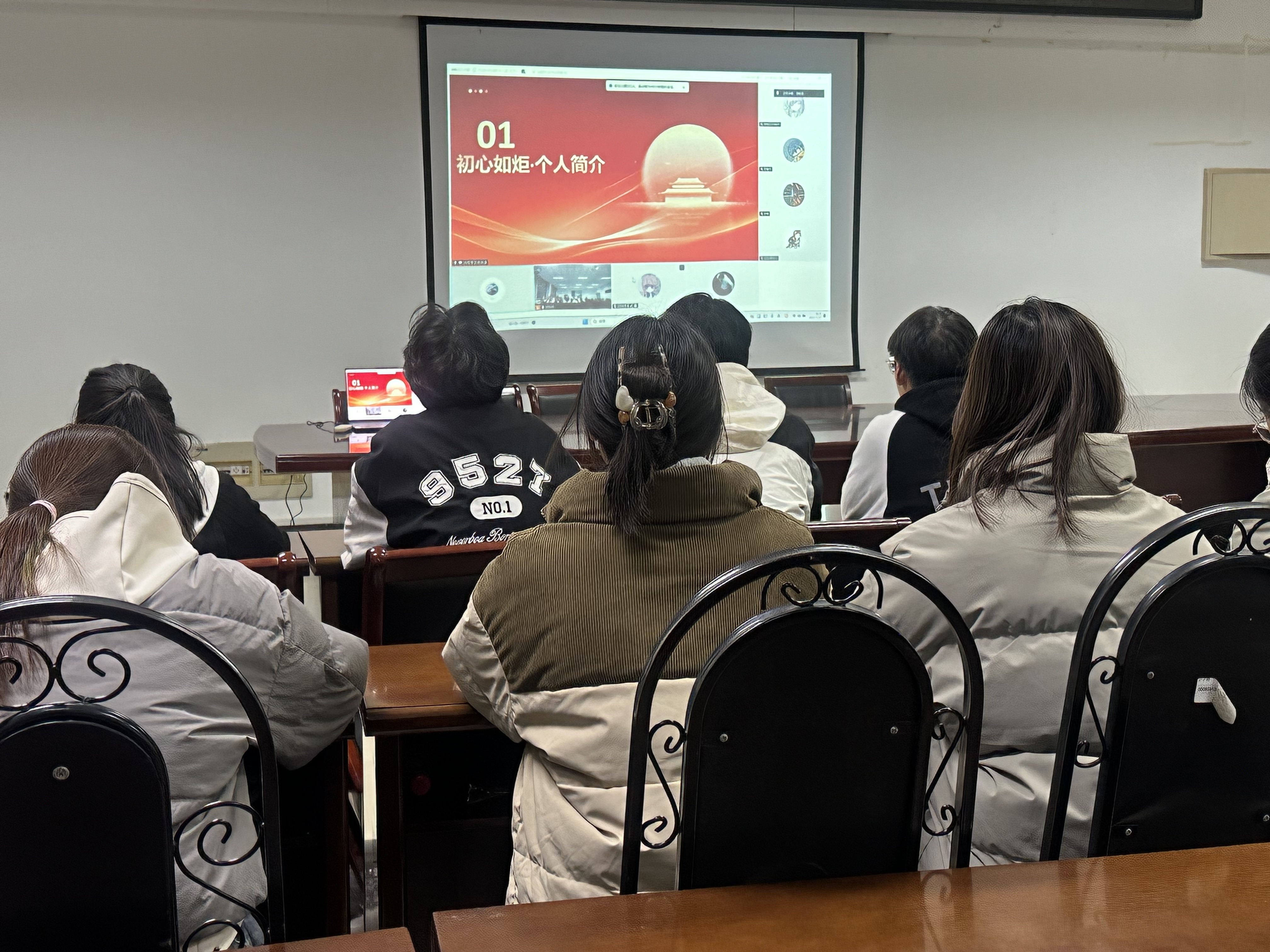 图为预备党员转正答辩会现场。记者 王雪 摄