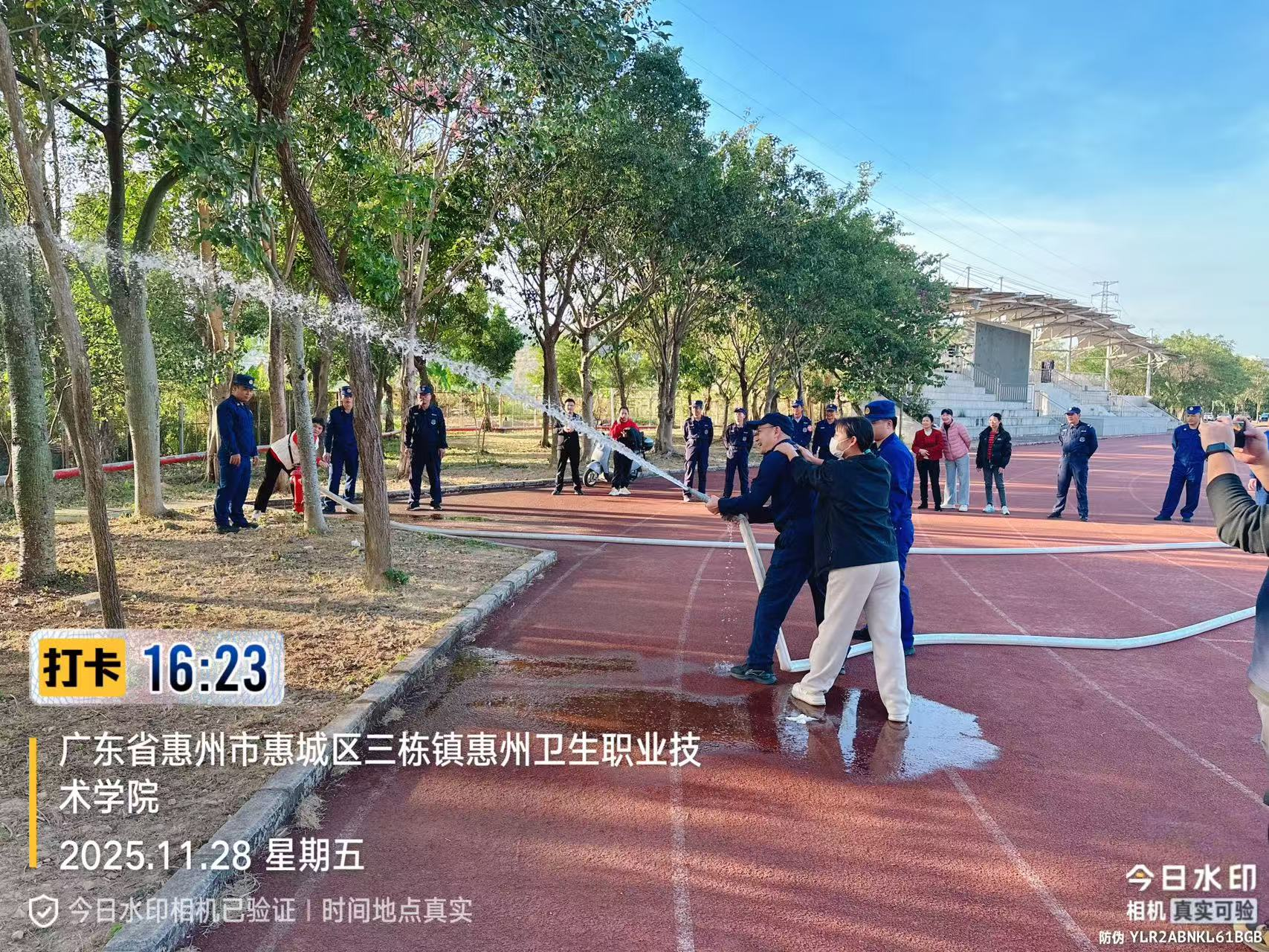 参训人员分组上阵、轮番实操