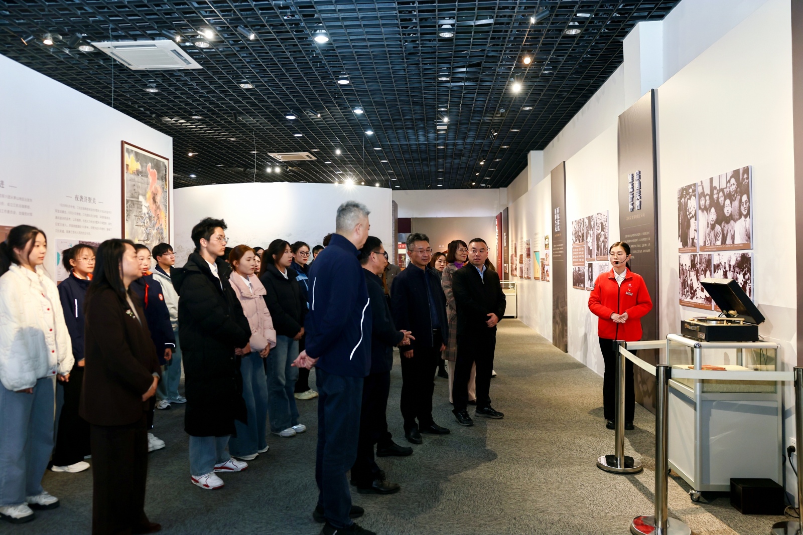 红色场馆里的信仰之源01