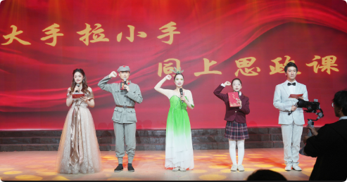 4我校与英山县实验小学、英山县理工中专互换纪念品