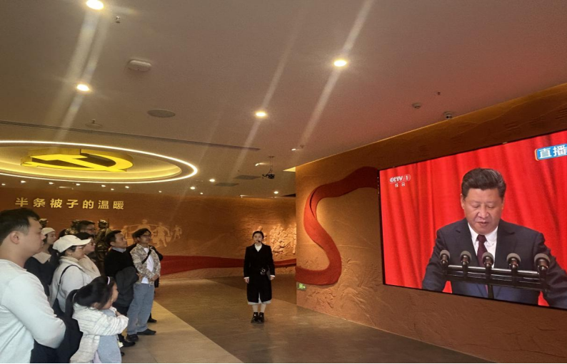 参观陈列馆1 参观陈列馆1