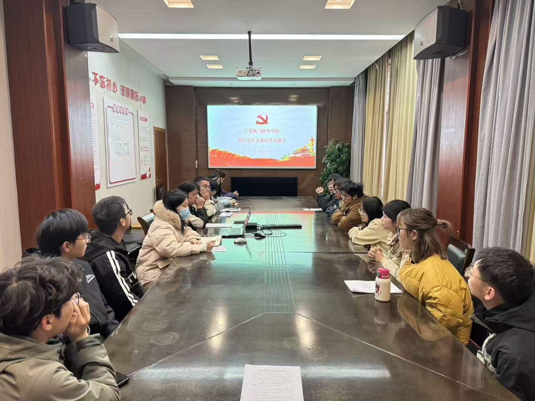 4d543886d02c1f0a540ba98f2a7387e9