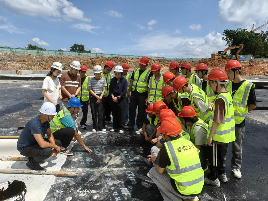 党支部深入工地一线开展“工程伦理”廉洁教育 党支部深入工地一线开展“工程伦理”廉洁教育