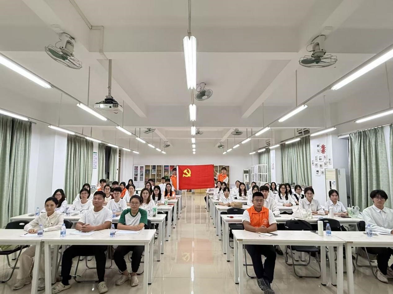 图6：全体同志合影留念