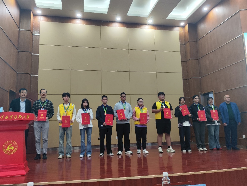 9f909db404ef438c93b1