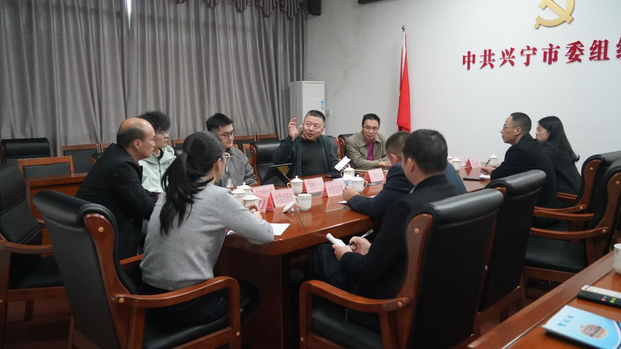 2025.12.15.艺术与设计学院“强国行”团队、湾区影视产业学院、体育学院共赴兴宁市开展“双百行动”结对共建调研(图片2) 2025.12.15.艺术与设计学院“强国行”团队、湾区影视产业学院、体育学院共赴兴宁市开展“双百行动”结对共建调研(图片2)