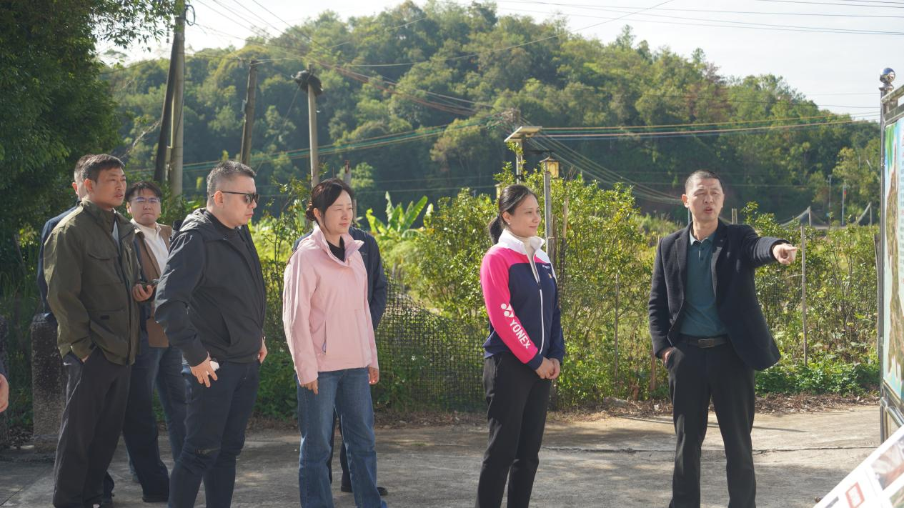 2025.12.15.艺术与设计学院“强国行”团队、湾区影视产业学院、体育学院共赴兴宁市开展“双百行动”结对共建调研(图片4) 2025.12.15.艺术与设计学院“强国行”团队、湾区影视产业学院、体育学院共赴兴宁市开展“双百行动”结对共建调研(图片4)