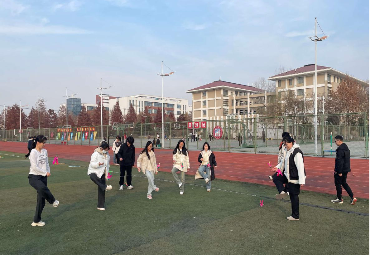 踢毽子1 踢毽子1