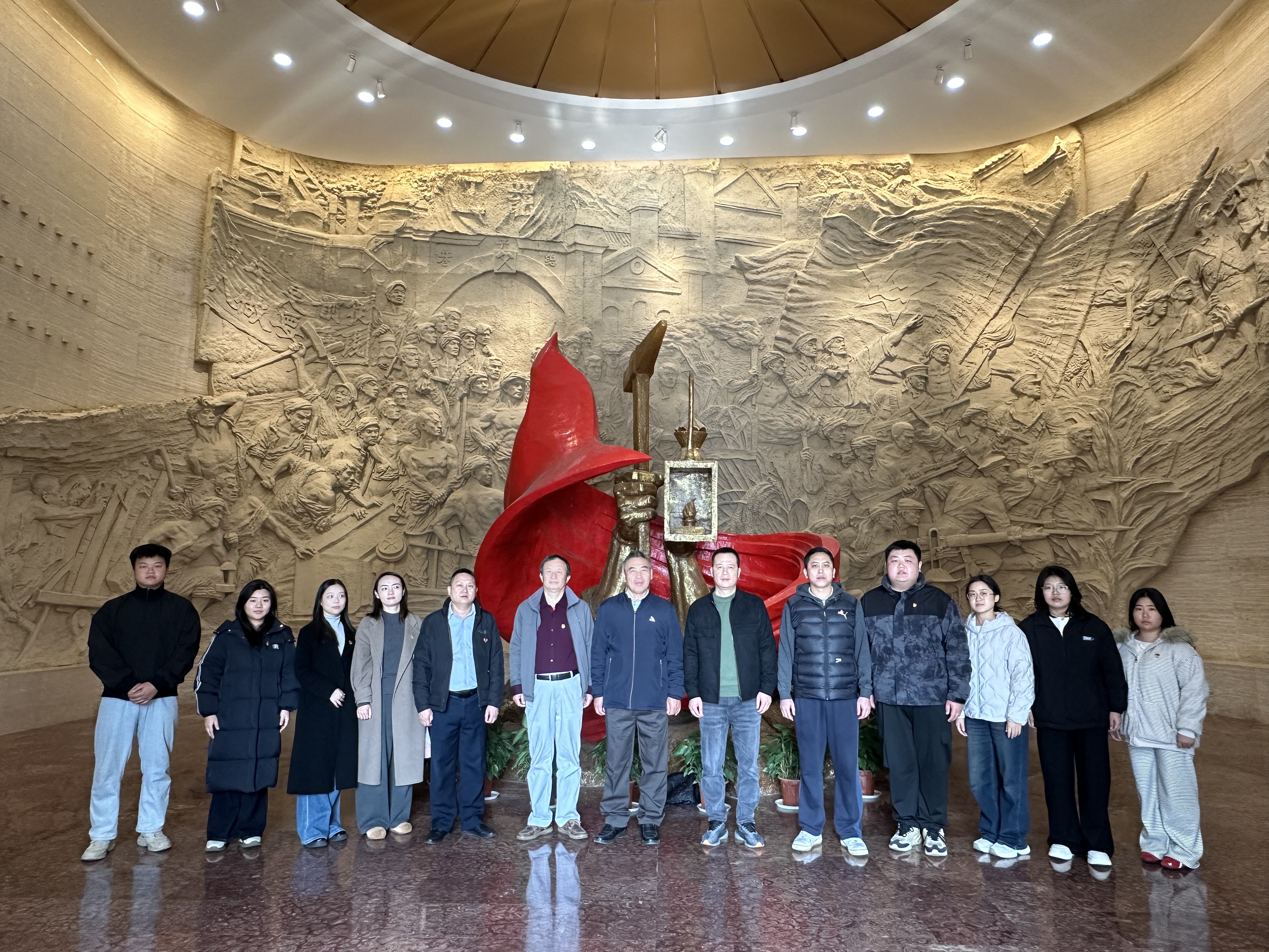 安源路矿工人纪念馆合影 安源路矿工人纪念馆合影