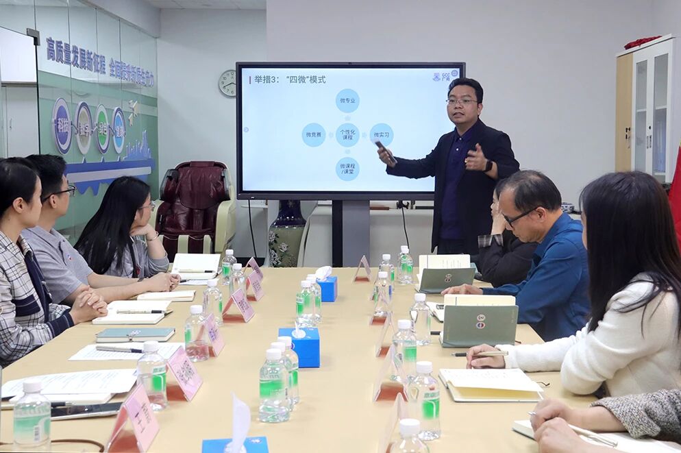 会计学院副院长、教师党支部书记谢伟峰