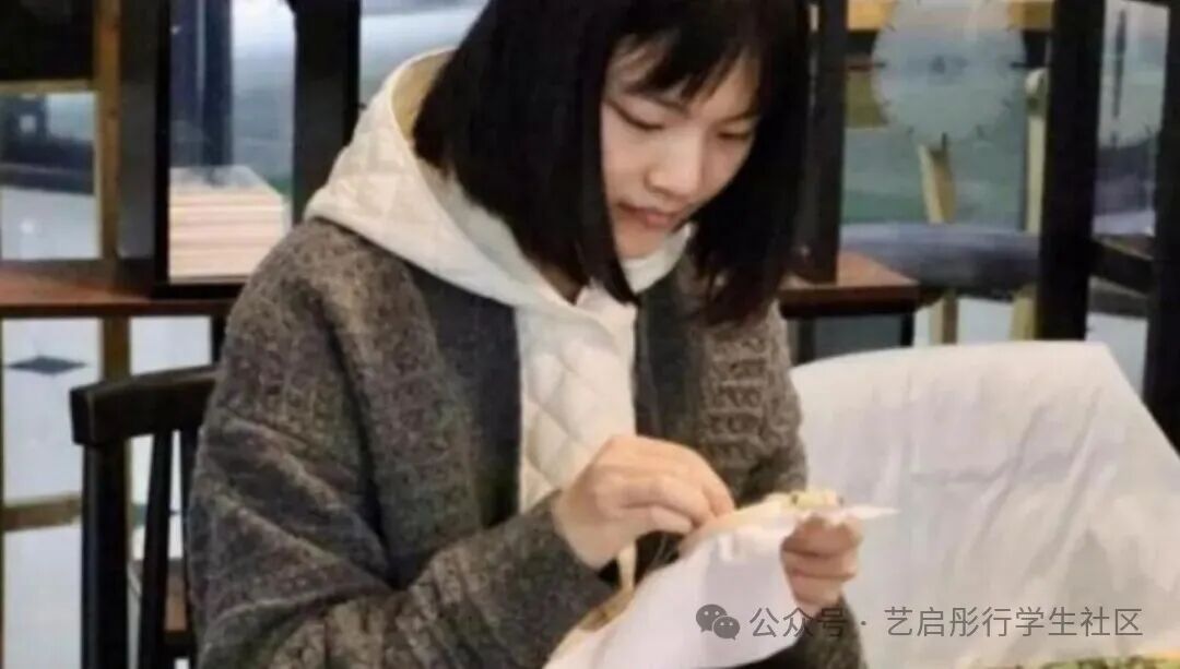 20251204针线传情,绣韵连心——“艺启美”刺绣主题美育沙龙成功举办摄影:梅煜琪 闵一宸5 20251204针线传情,绣韵连心——“艺启美”刺绣主题美育沙龙成功举办摄影:梅煜琪 闵一宸5